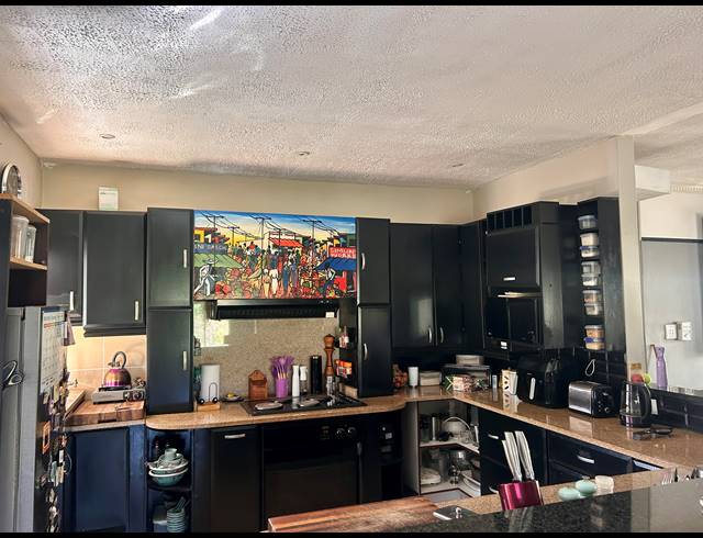 4 BEDROOM HOUSE FOR SALE IN SHEFFIELD BEACH